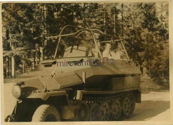 A Sd. Kfz. 251/6 Mittlere Kommandopanzerwagen in Norway, 1943............................
