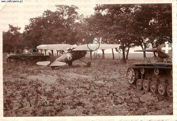 Two Pz Kw III Ausf. E from Pz. Lehr Abt with a PZL P 7a of the 151 Eskadra  Myśliwska which provided support to the SGO &quot;Narew&quot; ...........................
