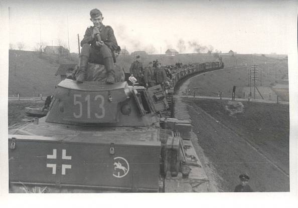 Convoy of the 24. Pz (former 1. Kav Div.) being transported to the eastern front ........................