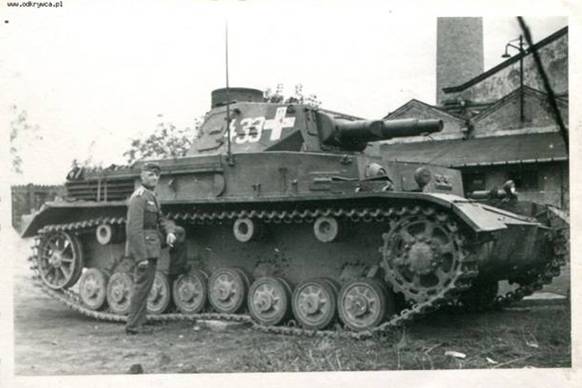 Closeup of a Pz Kw IV Ausf. A (No. 433) of the 4./ PR 1 (1. Pz Div) ...............................<br /> http://odkrywca.pl/panzer-1939-czesc-15,731510.html#731510