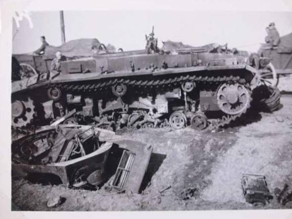 Pz Kw III Ausf. C completely destroyed alongside a road around Stoczek....................................<br /> http://odkrywca.pl/panzer39-wraki-czesc-piata,667803.html#667803