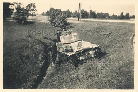 A Pz kw 38 (t) going in reverse gear to avoid the soft ground, while the crew helps the driver.......................