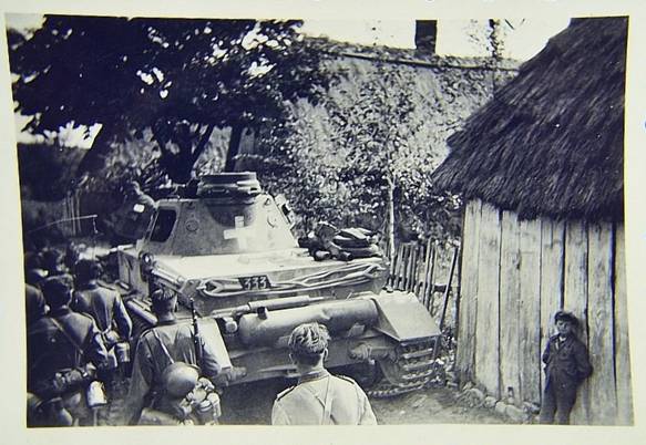 Column of infantry and Pz Kw IV in a Polish hamlet ..........................