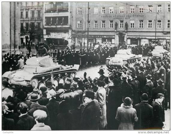 Column of German tanks Pz kw II parading through a crowd; Did those tanks parade without guns or this photo was retouched?..................