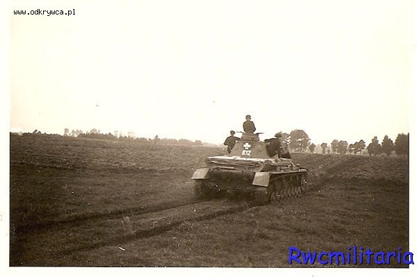A Pz Kw IV Ausf. B/C No. 832 (it seems from the 8./PR 1) moving cross country..........................