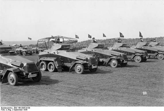 Panzerspähwagen Sd Kfz. 231 and Funkwagen Sd Kfz. 232 of the German IX Corps based on the model Büssing-NAG G 31 P on parade, Sep 1936...........................