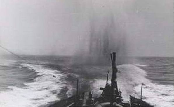 German S Boat under attack by Soviet aircrafts................................<br />http://schnellbootnet.jimdo.com/kriegsm ... 3% A4tze-i /.
