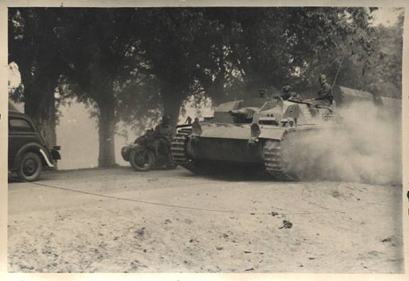 A Stug on the move in the sector of Mogilew.........................................  ....................