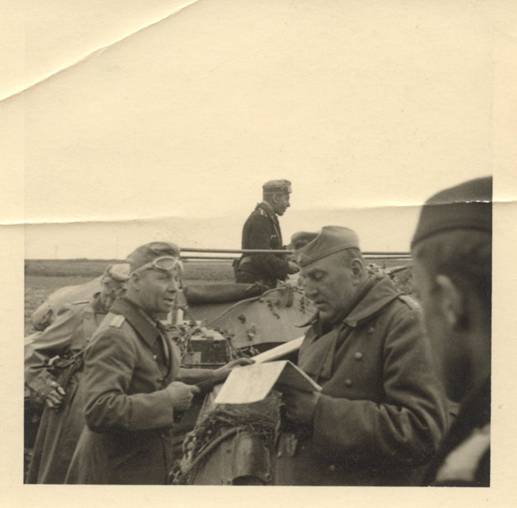 General Rommel and Oberst Karl Rothenburg, commander of 25.Panzer Regiment. Rothenburg received the Ritterkreuz on June 3, 1940