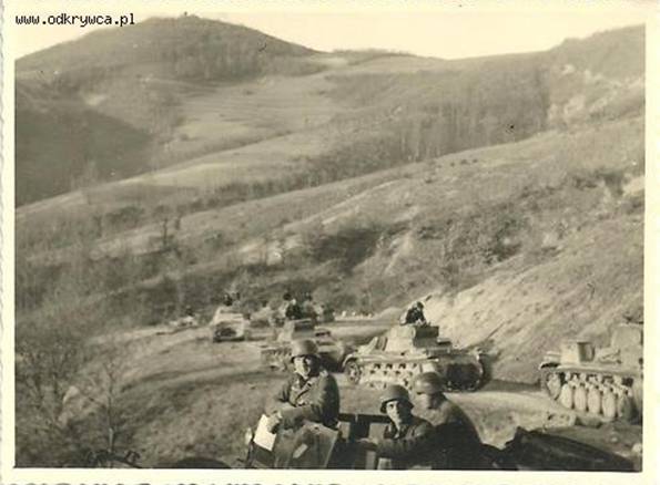 German armored column fighting toward Stróża ........................................... ......<br />http://odkrywca.pl/panzer-1939-czesc-13,713626.html.