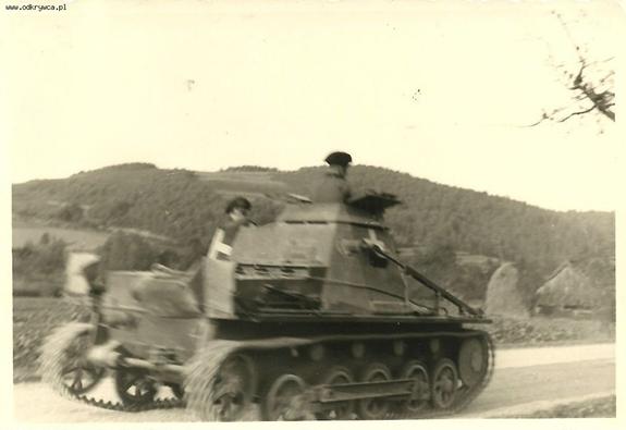 View of a Panzerbefehlswagen I Ausf. B (Sd.Kfz. 265), rolling on the southern part of Poland ............................