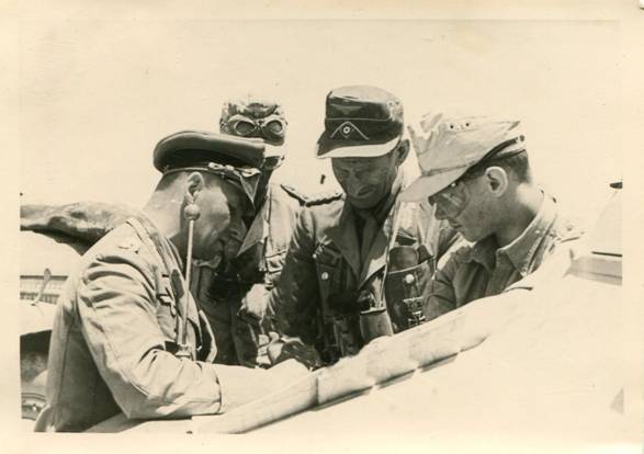 General Erwin Rommel in the area of operations of the Afrika Korps in a meeting at the battlefront .............................. ..................................................