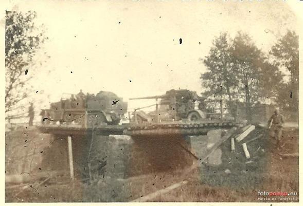 A Sd.Kfz 6/1 towing a 8.8 cm FlaK 18 over the bridge rebuilt in Panki ...............................