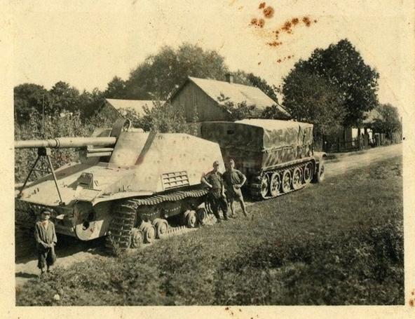 A Sd Kfz 164 Nashorn with mechanical problems in its running gear and behind (apparently) a Sd Kfz 9.......................................