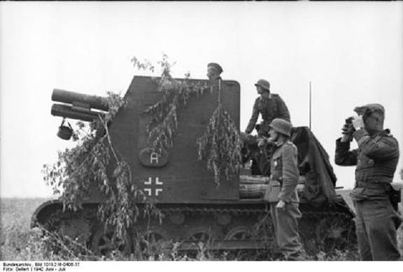 A sIG 33 (Sf) on the chassis of the Pz Kw I Ausf. B, on the Eastern Front .........................................